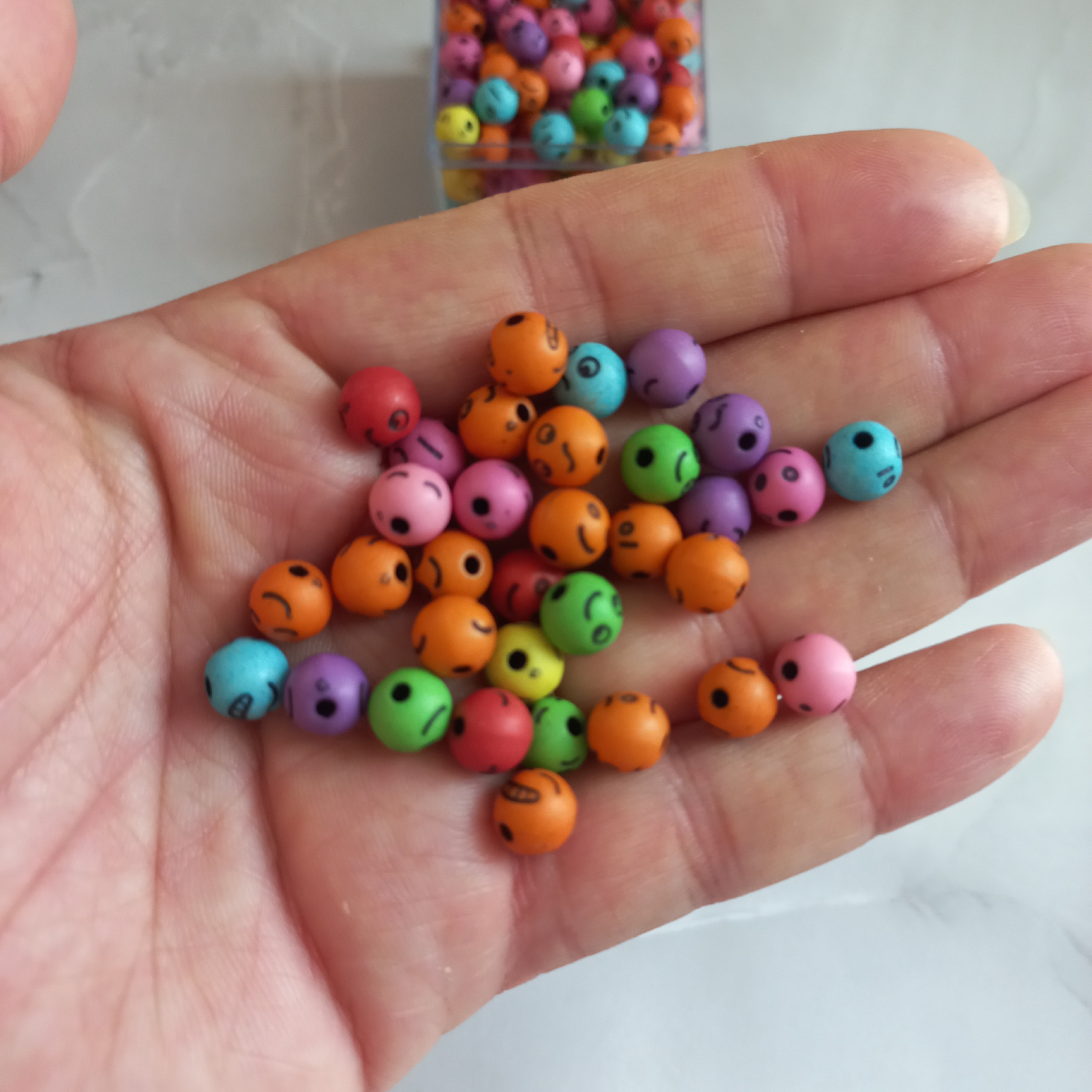 مهره طرح ایموجی رنگی سایز 8 ،بسته20 گرمی