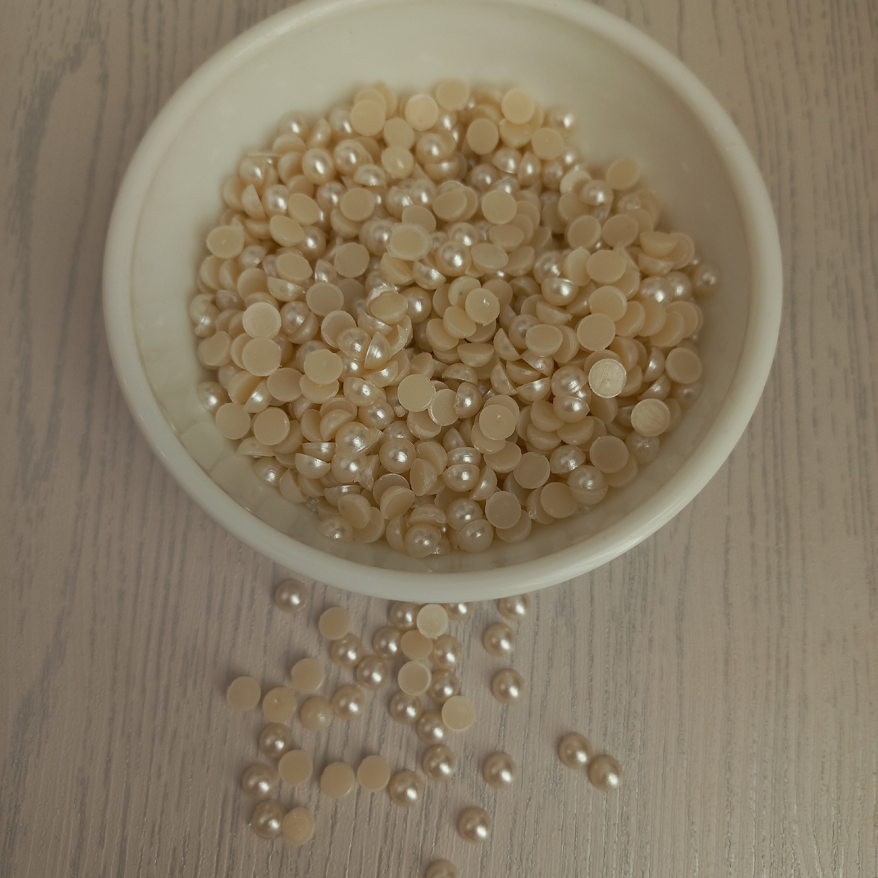 مروارید لپه ای سایز 8میل ،بسته 20 گرمی
